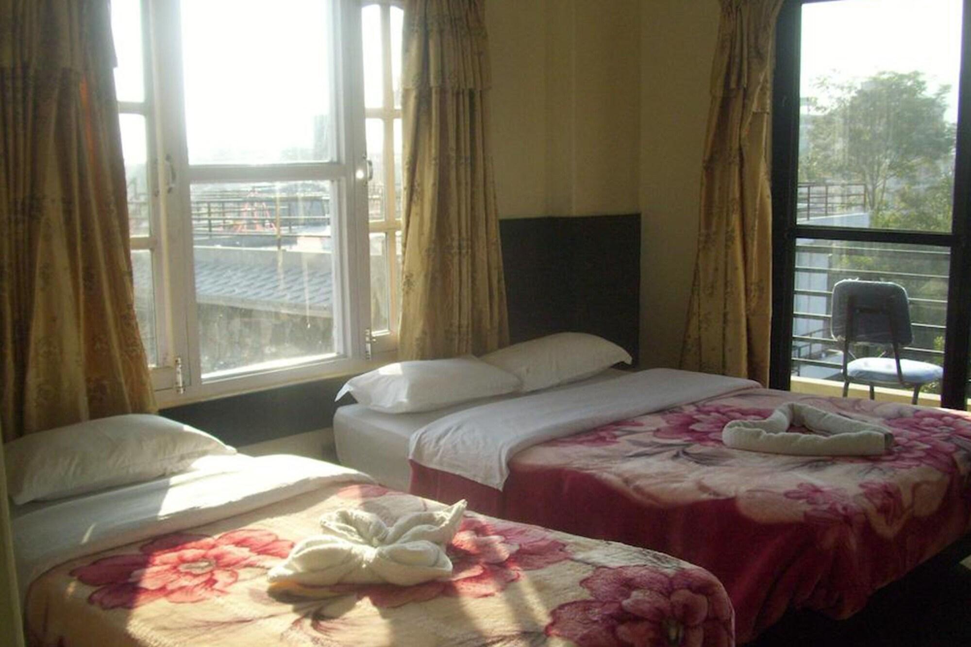 Hotel The Billabong Garden Похара Екстериор снимка