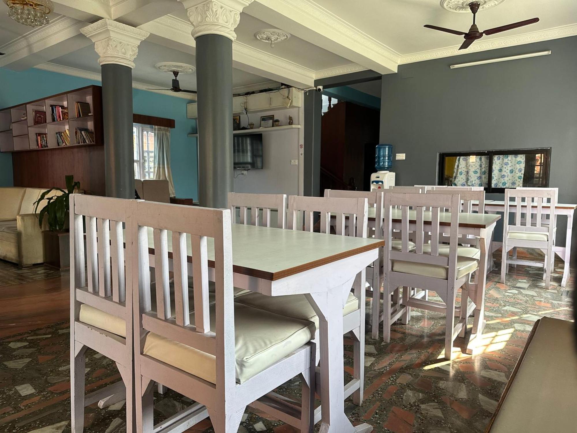 Hotel The Billabong Garden Похара Екстериор снимка